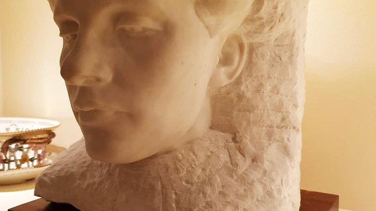 Kvinneportrett i marmor (2) av Gustav Vigeland