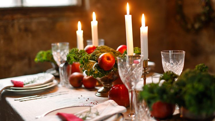 Stämningsfull juldukning med grönt