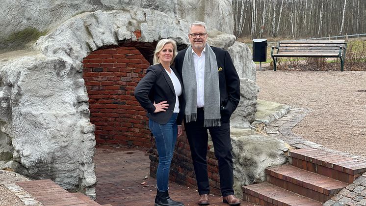 Maria Arvidsson och Michael Swensson, välkända mäklarprofiler i Klippan som startar under nytt varumärke med HusmanHagberg.