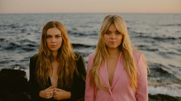 SUCCÉSYSTRARNA I FIRST AID KIT ÄR HÄR MED NY MUSIK!