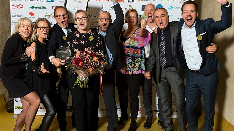 Glada miner på Di Luca när lanseringen av Zeta BreOliv fick pris som Årets Kampanj.