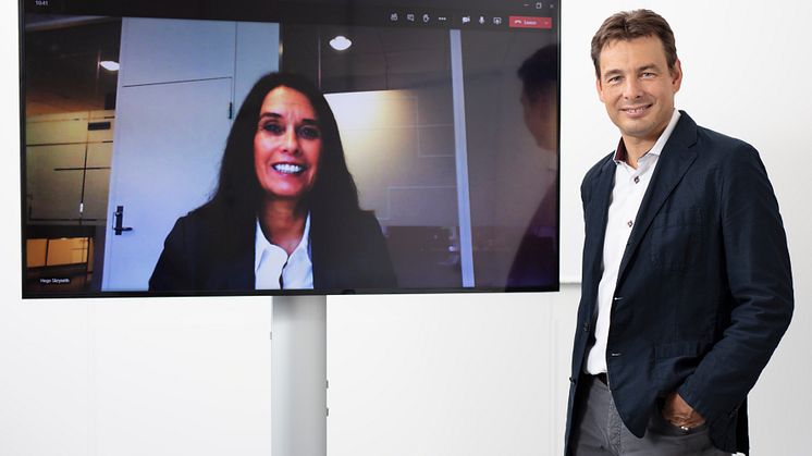 Hege Skryseth, Kongsberg Digital and Cristian Corotto, ABB Turbocharging, digitally shake hands