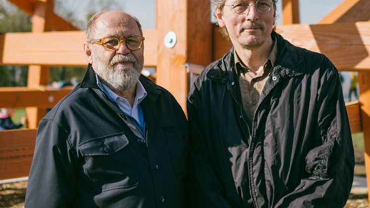 PurplePath_Zwei in ein ander Gewobene_Olaf Holzapfel_ Amtsberg _Alexander Ochs, Kurator mit Olaf Holzapfel, Künstler_Foto_ Johannes Richter.jpg