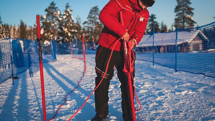 Liftvärd förbereder lift för öppning SkiStar.jpg