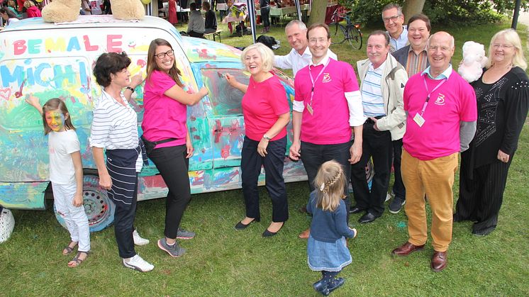 Tag der offenen Tür im Kinderhospiz: Bärenherz-Familienfest lockt mehr als 1.500 Besucher in den Kees’schen Park