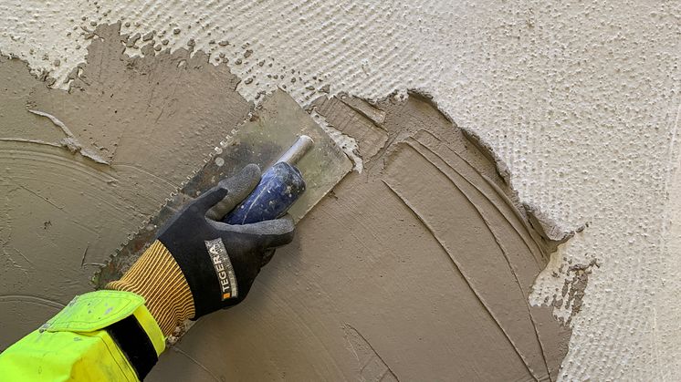 Slät slutfinish vid lappning och lagning av betongytor med weber betongspackel fin.