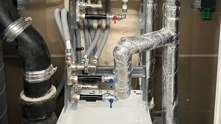 Skräddarsydd prefabricerad schaktlösning, effektiviserar badrumsrenovering på Gothia Towers!
