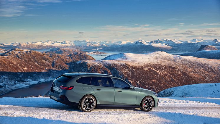 P90537252_highRes_the-new-bmw-i5-edriv