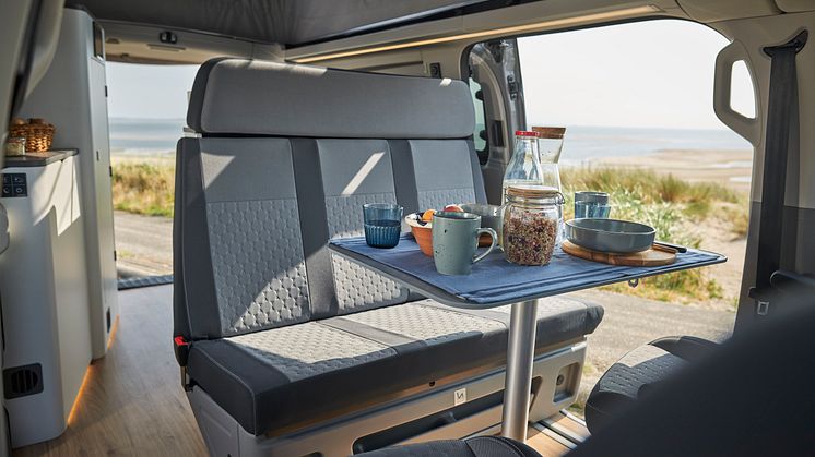 2024FordTransitNuggetLWBTitanium_7_new_finish_rear.jpg