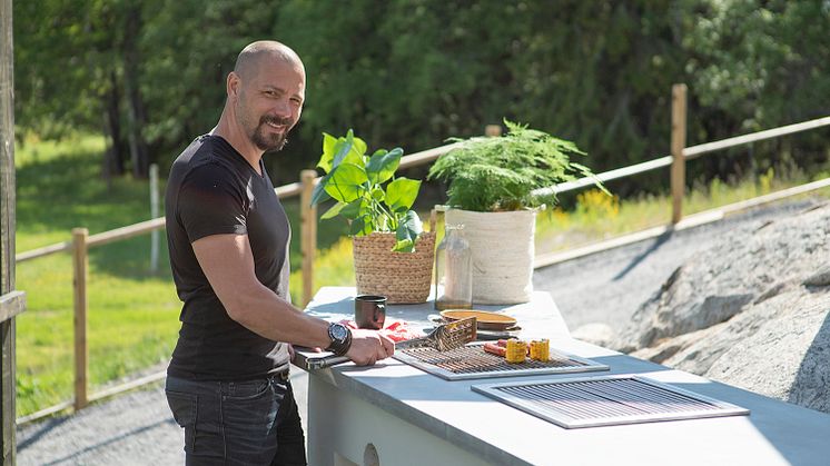 Björn bygger bo – Mura och putsa utekök