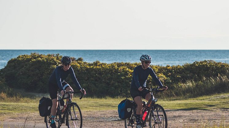 Cykling längs med Kattegattleden i kustnära miljö. Foto Ron Johansson.