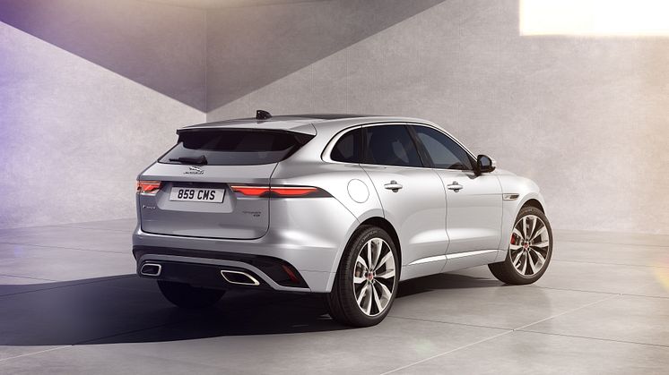 Jag_F-PACE_22MY_03_R-Dynamic_Exterior_Rear_3-4_110821