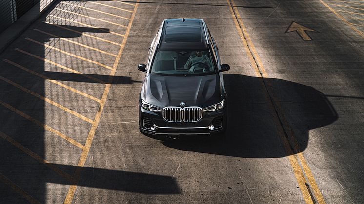 BMW X7 ZeroG Lounger