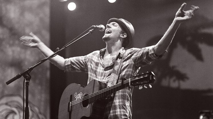 Sverigefavoriten Jason Mraz är tillbaka, nya singeln "I Won't Give Up" toppar den amerikanska Itunes listan.