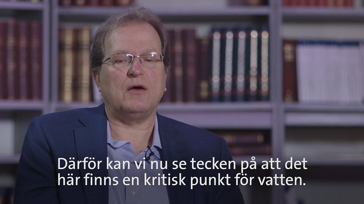 Ursprunget till vattens märkliga egenskaper funnen