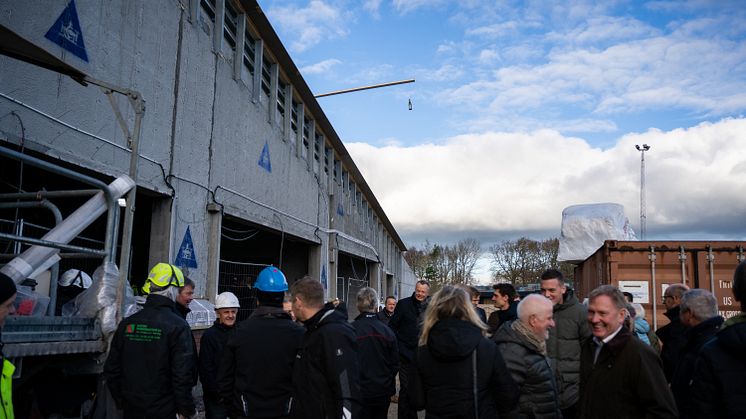 Traditionen tro skulle bygningen indvies med en flaske champagne (1)