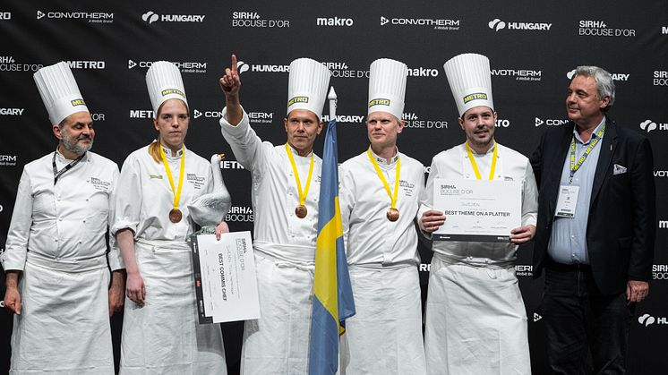 Team Sweden mottar prisest för bästa fat