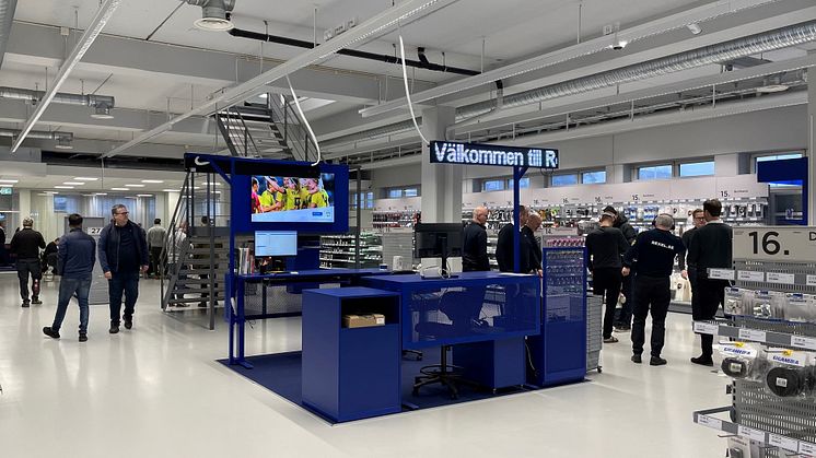 Aktivitetsbaserad inredning utan kassadisk hos elgrossisten Rexel.