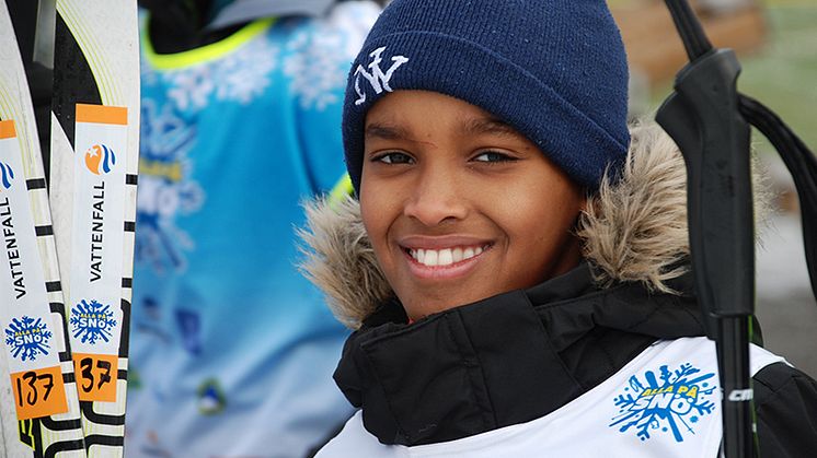 Alla på snö  spridersnöglädje till fjärdeklassare i Stockholm. Foto: Lotte Jernberg/SSF