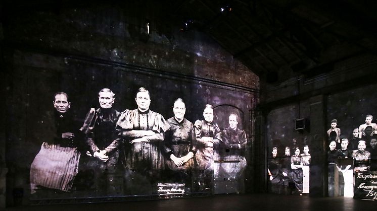 Kunstkraftwerk Leipzig - Blick in die Ausstellung "Boomtown"