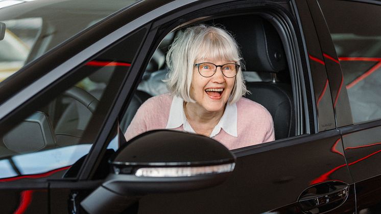 Paula Kirjavainen Pohjois-Karjalan Juuasta voitti sähköauton Sydänliiton arpajaisissa