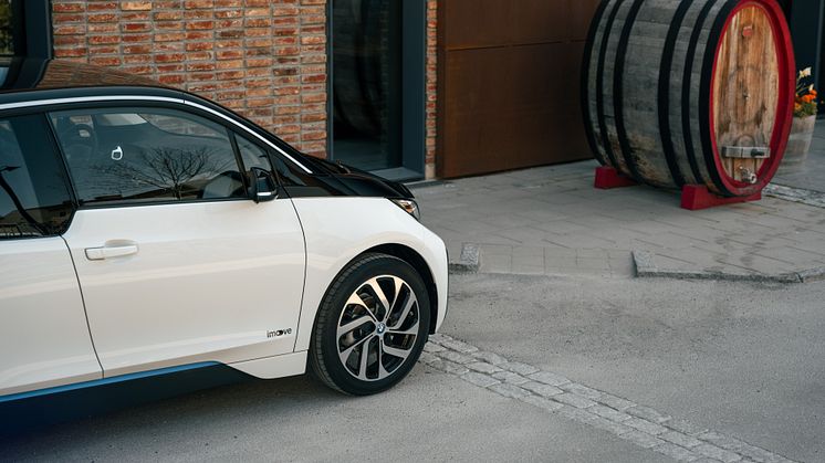 I fjor kjøpte Hedin Automotive, seg inn i det nytenkende mobilitetsselskapet imove for å møte det nye nytt atferds- og kjøpsmønsteret. Nå skal Bavaria levere rekkeviddevinneren BMW iX3 og BMW i4 til imove.