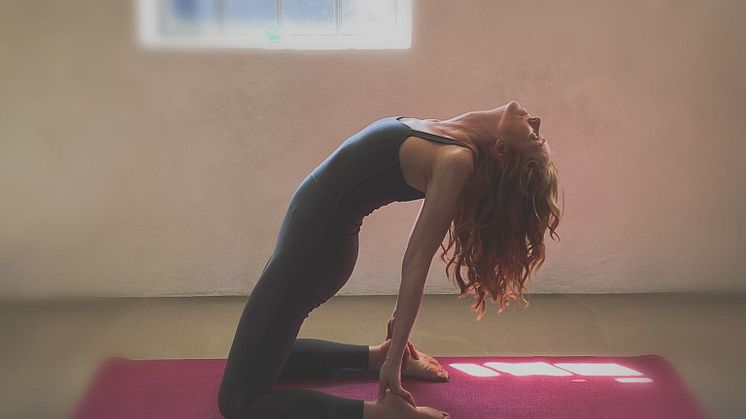 Therese Åkesson - pressbild yoga