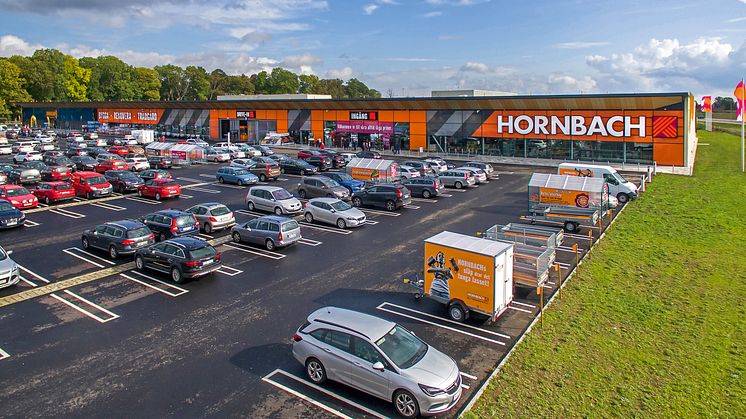 Hornbach tar över som Sveriges starkaste varumärke bland bygg- och trädgårdskedjorna.