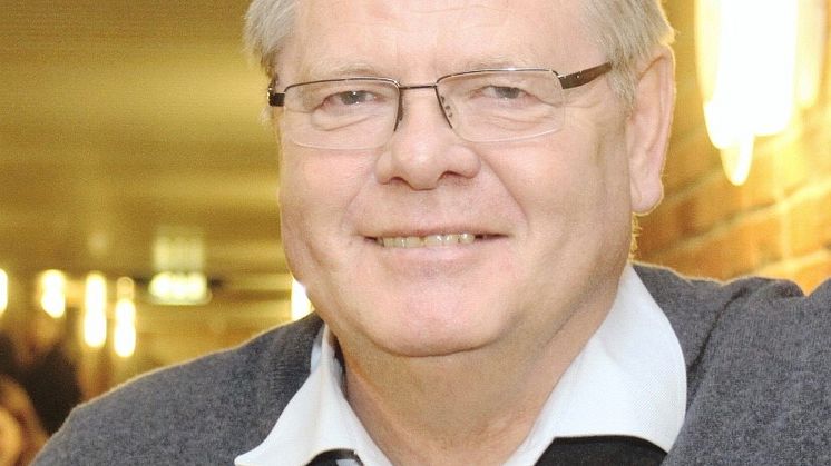 Professor i medisinsk mikrobiologi Ørjan Olsvik ved UiT Norges arktiske universitet skal styrke Hurtigrutens medisinske team og gi selskapet råd om smittevern. Foto: CHRISTIAN A. UNOSEN