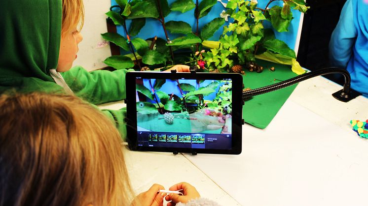 Animationsworkshop på Möja för barn och unga sommaren 2015 med Den Pedagogiska Designbyrån. Foto: Hanna Andersson.
