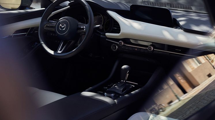 Mazda3 Sedan med Off-white skinnklädsel