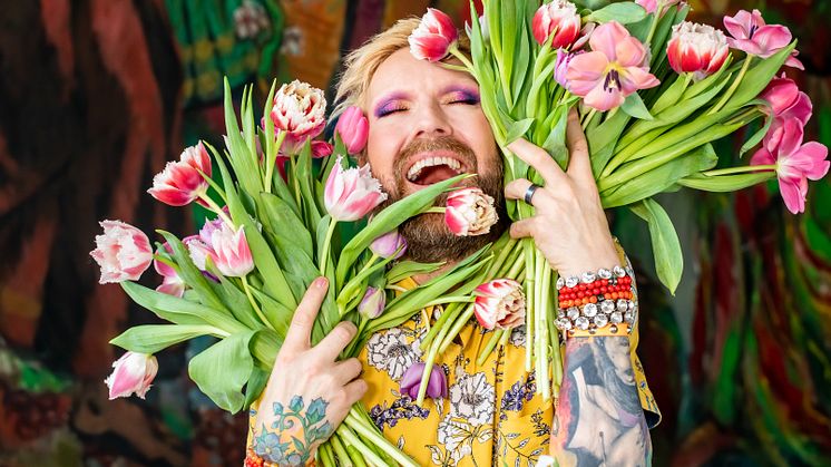 Rickard Söderberg berättar om vilken roll tulpanerna spelar i hand liv. Foto: Christina Uhlin