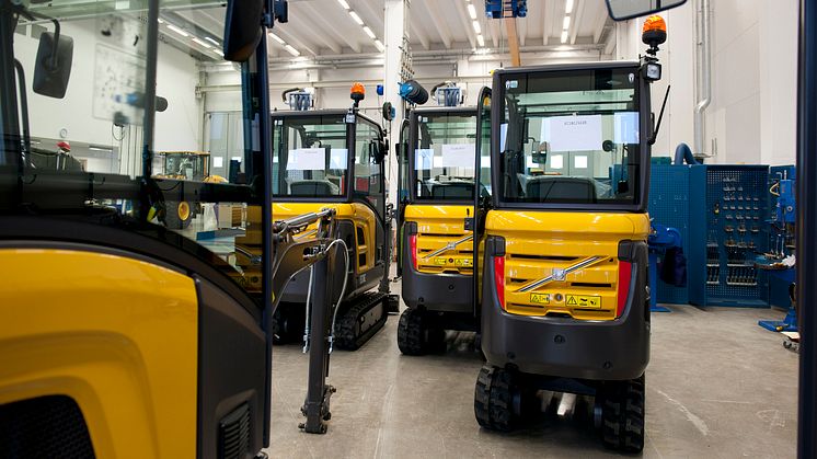 Volvo minigrävare på väg att utrustas i Eskilstuna