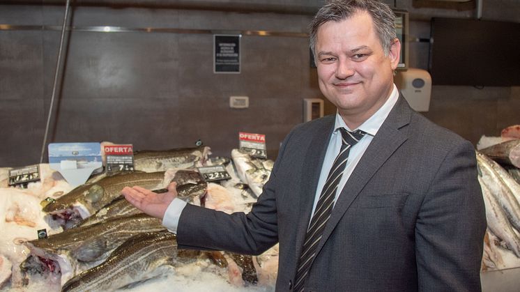 Bjørn-Erik Stabell ved spansk fiskedisk