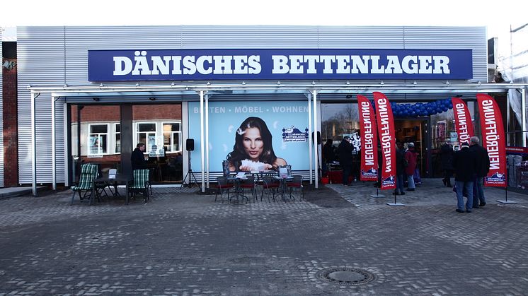 Frontansicht des Fachmarktes für Schlafen und Wohnen in Neumünster.