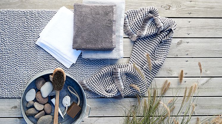 Scandinavian Sense kommer till butik 29 mars och består av hemtextilier i 100 procent ekologisk bomull. 
