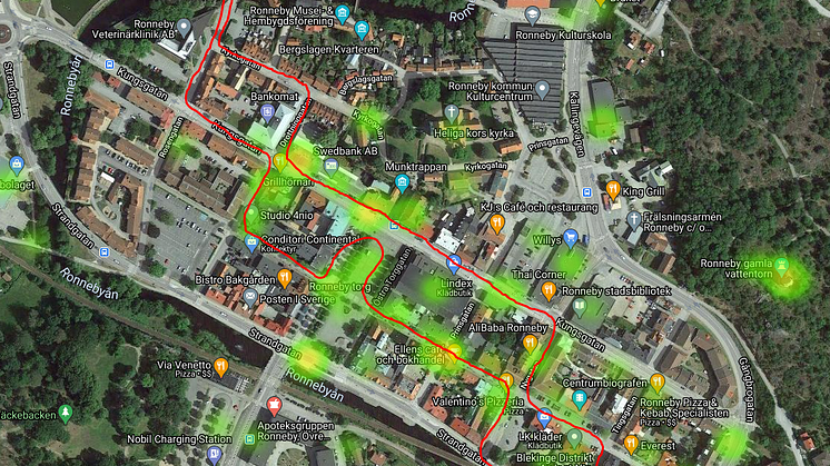 Heatmap över centrala Ronneby med inritad sträckning av fjolårets trygghetsvandring. Ronneby kommun.