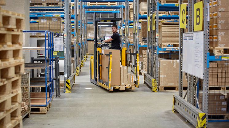 Hager flyttade sin logistikverksamhet från olika delar i Europa och koncentrerar dem till Borås. Detta möjliggjorde projektpackning med minimalt emballage.