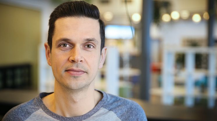 Martin Birtic är på väg ut i arbetslivet - och redo att möta framtidens tekniska framsteg. Foto: Högskolan i Skövde.