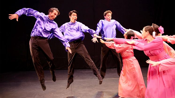 Else-Klink-Ensemble Stuttgart: Heitere Eurythmie zur Frage ‹Ist ein Computer männlich oder weiblich?› (Foto: Charlotte Fischer)