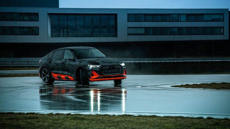 Audi e-tron Sportback S i design camouflage