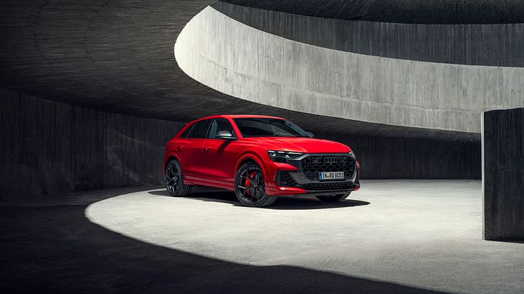 Audi RS Q8 performance (Chilirød metallak)