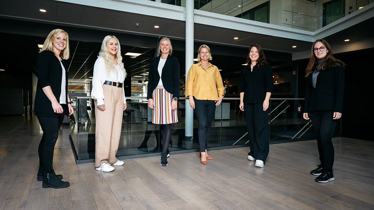 Bilde fra venstre Heidi Iversen, Mia Landsem, Charlotte Hovring, Marianne Harlem, Vilde Foss Arnesen og Una Prohic. Foto krediteres Erik Krafft.