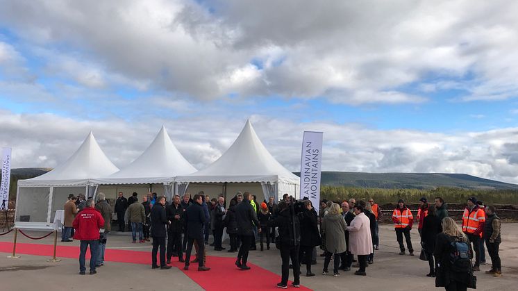 Första spadtaget vid Scandinavian Mountains Airport AB