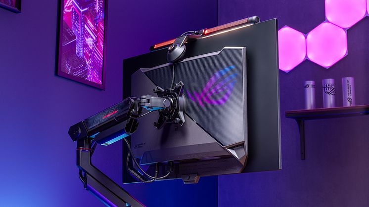 ROG Ergo Monitor Arm, ROG Aura Light Bar _ Scenario