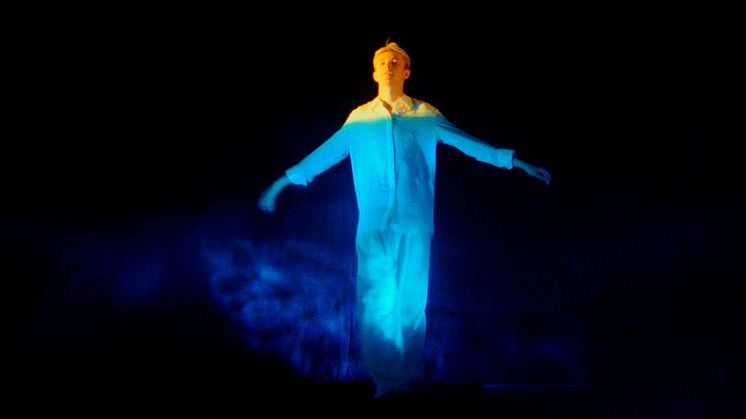 Moves Like Drowning - Trygg-Hansa - Theoz