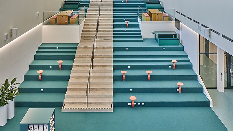 Trappan i den gamla bassängbotten, MDH