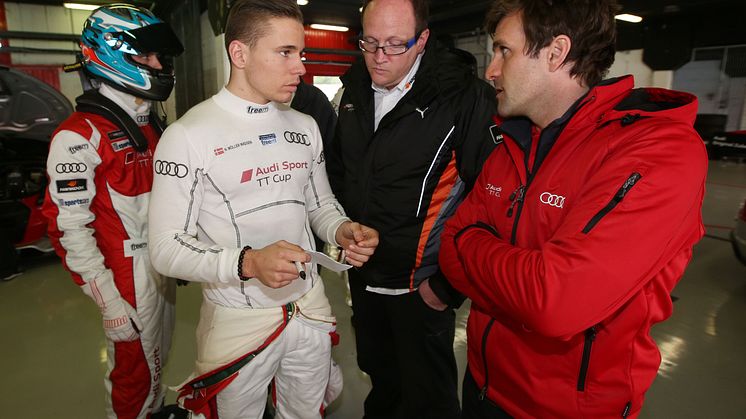 Nicolaj Møller Madsen (DK) sammen med instruktør Markus Winkelhock (D)