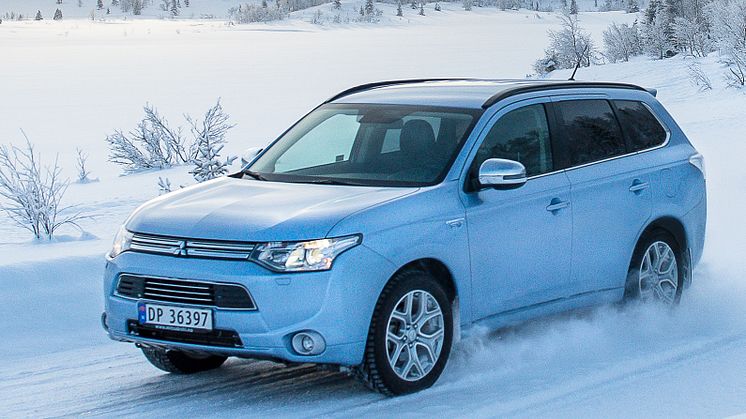 Mitsubishi Outlander Plug-In Hybrid - etterspørselen etter ladbar SUV er kraftig økende