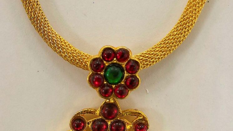 Gold necklace - red jewels.jpg